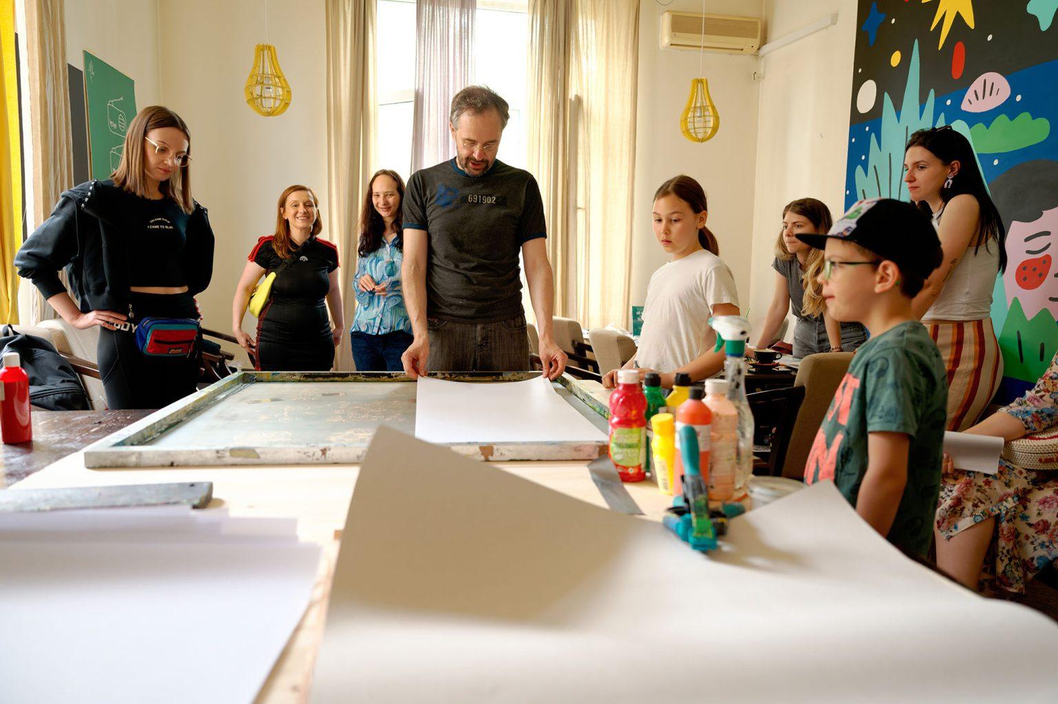 Un-hidden Romania workshop with Serebe drawing & Octav screen printing