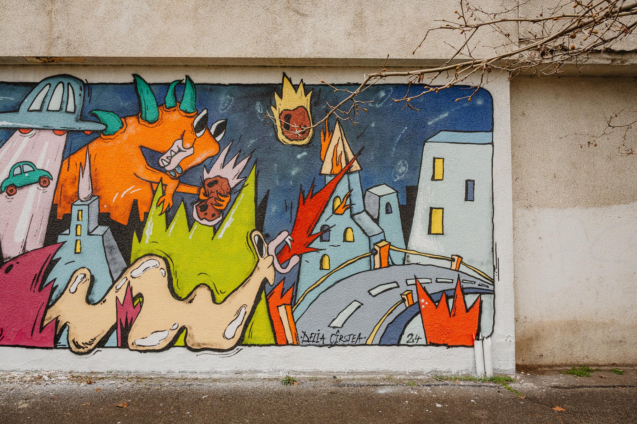 Delia Cîrstea + Roper (mural) & Kozo (soundtrack) in Bucharest at Romexpo, during the Romanian Street Art